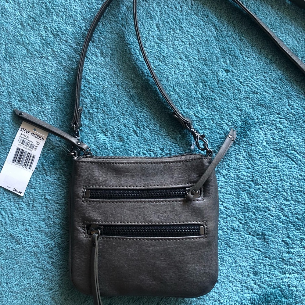 NWT- Steve Madden Messenger Bag in Metallic Taupe